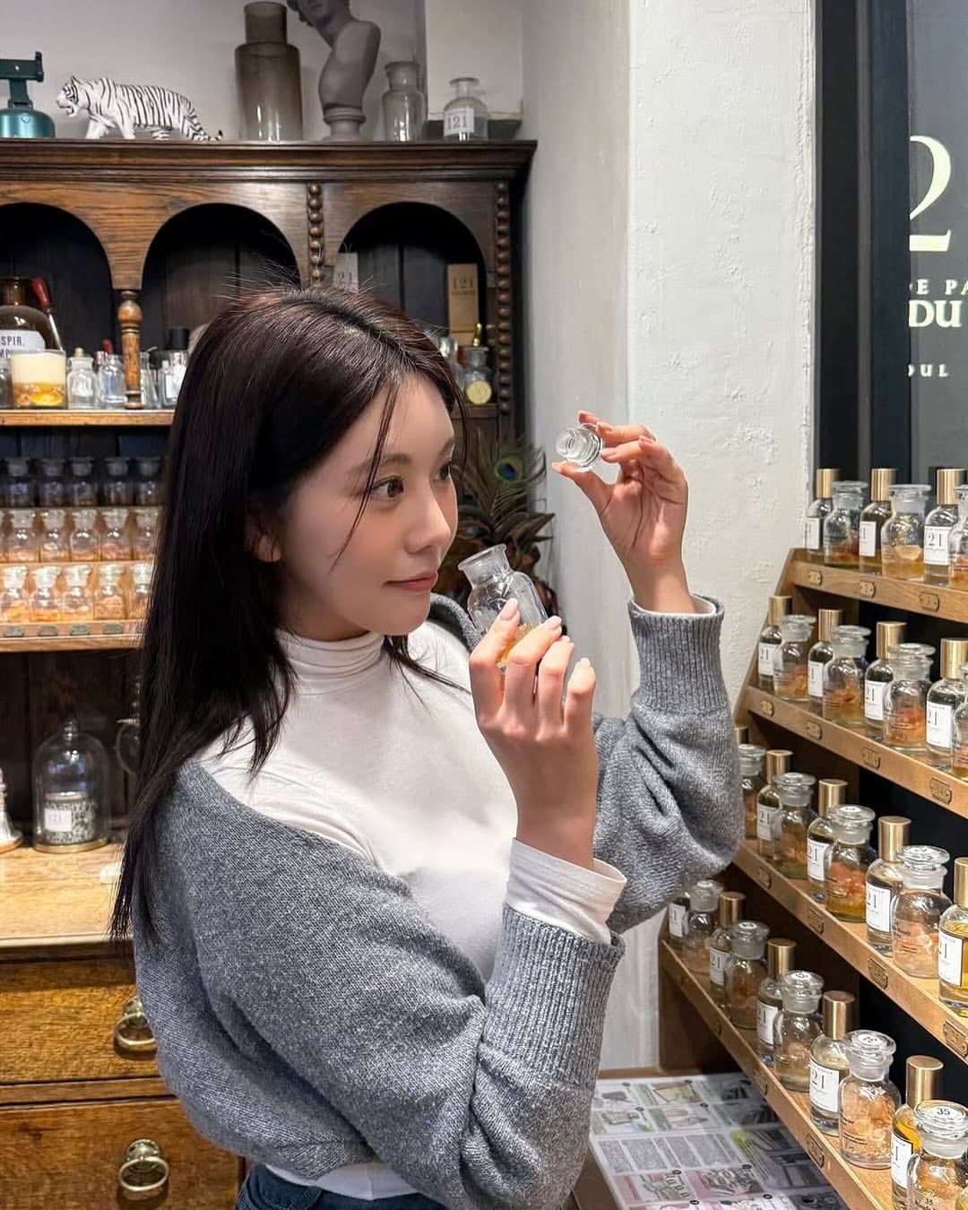 Guest exploring scents at 121 LE MAL DU PAYS